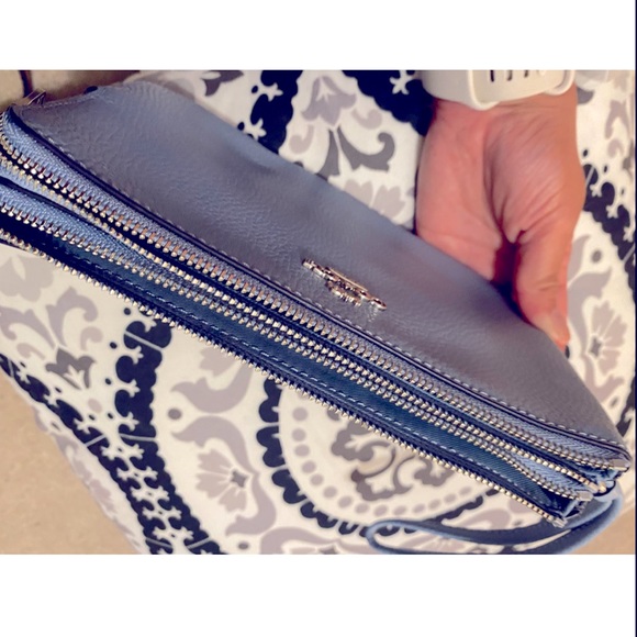 Coach wristlet - Picture 2 of 5